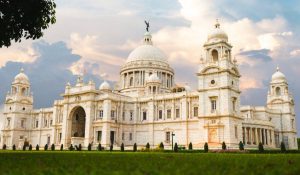 Victoria-Memorial-Kolkata-An-iconic-marble-structure-of-the-British-era-FB-1200x700-compressed